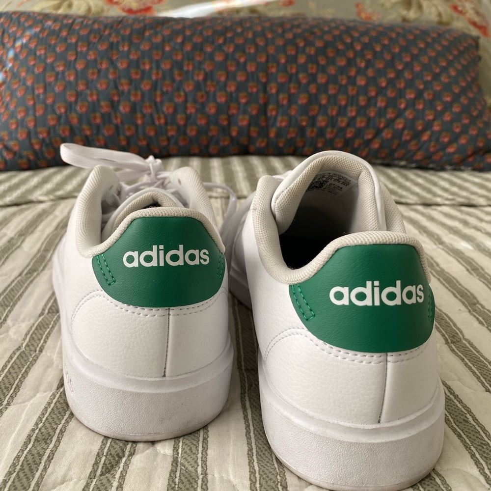 Adidas Classic White Sneakers with Green Detail - Picture 4 of 5
